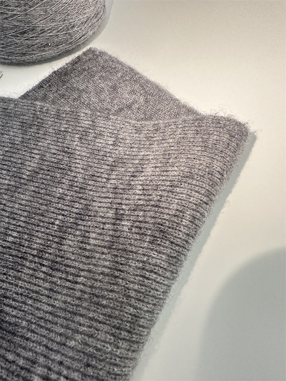 18S/2 ACRYLIC NYLON PBT SLIVERY BLENDED APN YARN